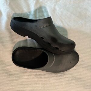 OOFOS OOahh Recovery Slides – Black – Women’s Size 8
